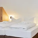 Salzburgblick Bed and Breakfast 3*